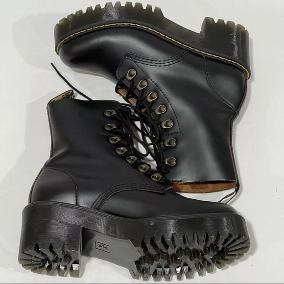 DR. MARTENS LEONA HEELED WOMEN'S BOOT BLACK SMOOTH SZ-7 .US/38 .EU (PRE-OWNED) - Picture 8 of 12